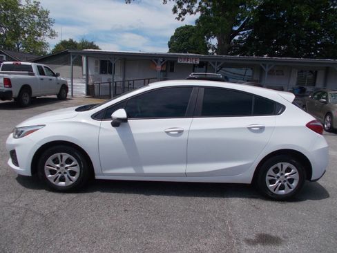 Used 2019 Chevrolet Cruze LS FWD image 19