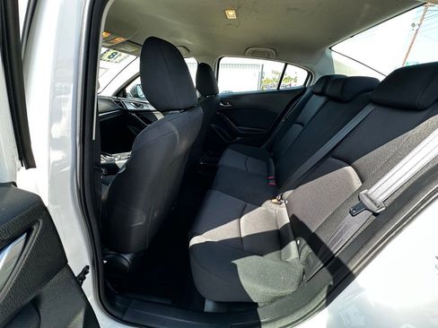 Used 2018 MAZDA MAZDA3 Sport FWD image 19