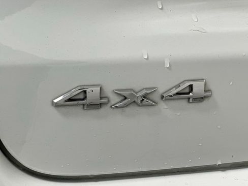 Used 2025 Jeep Compass Latitude image 24