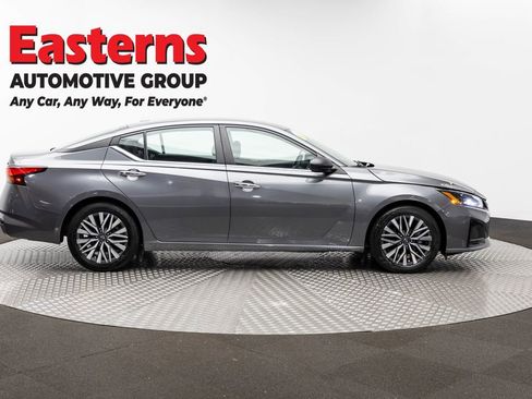 Used 2024 Nissan Altima 2.5 SV FWD image 4