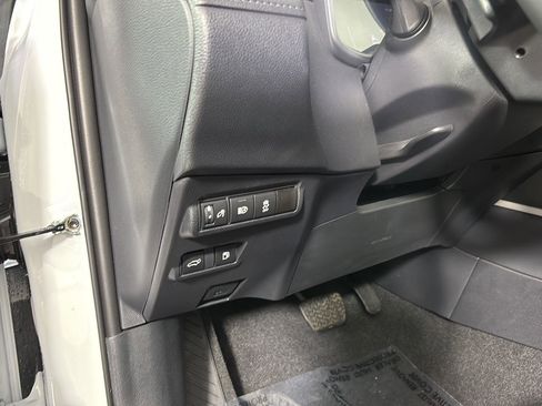 Used 2024 Toyota Corolla Cross AWD Hybrid w/ Convenience Package image 24