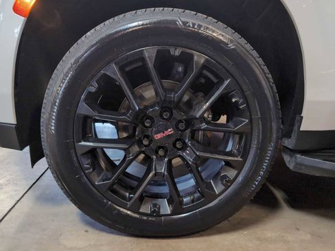 Used 2022 GMC Yukon SLT w/ SLT Luxury Package image 32