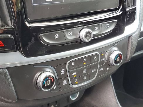 Used 2022 Chevrolet Traverse LT FWD image 24