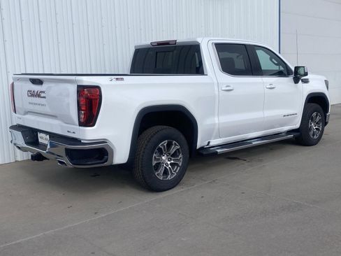 New 2026 GMC Sierra 1500 SLE image 5