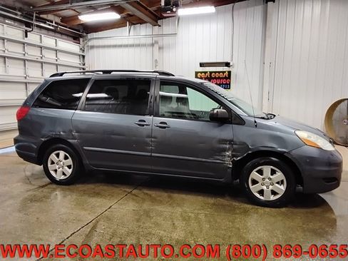 Used 2010 Toyota Sienna LE FWD image 2