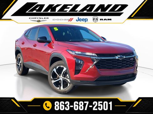 Used 2025 Chevrolet Trax RS FWD image 1