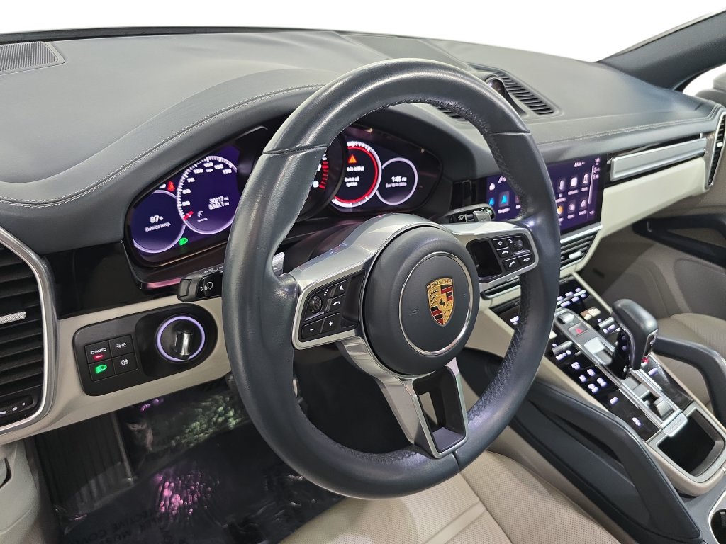 Used 2022 Porsche Cayenne Platinum Edition AWD/4WD image 4