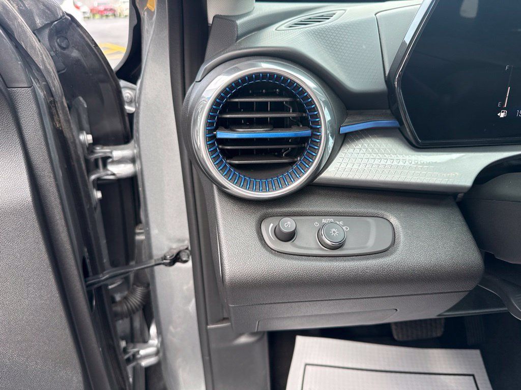 Used 2026 Chevrolet Trax LT FWD image 18
