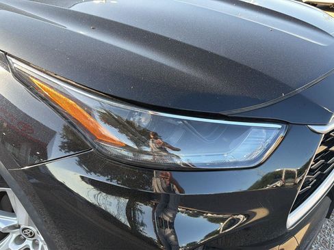 Used 2023 Toyota Highlander LE AWD/4WD image 10