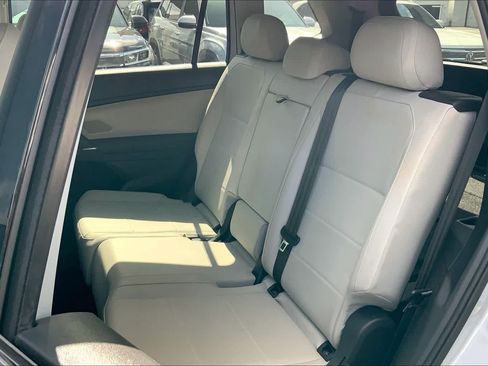 Used 2018 Volkswagen Tiguan SE FWD image 20