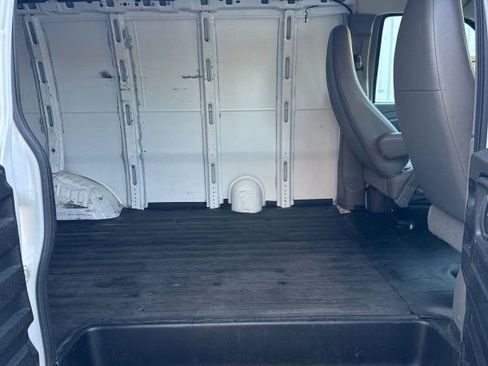 Used 2015 Chevrolet Express 3500 image 25