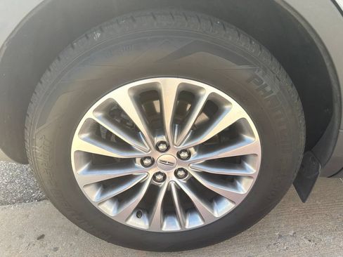 Used 2018 Lincoln MKX Select w/ Select Plus Package FWD image 6
