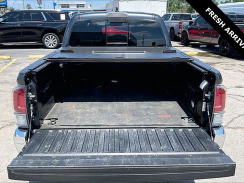 Used 2020 Toyota Tacoma TRD Off-Road AWD/4WD image 15
