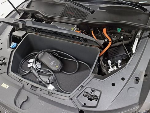 Used 2022 Audi e-tron S Prestige w/ Prestige Package image 43