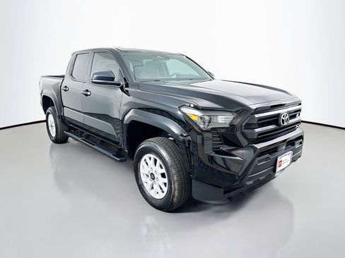 Used 2025 Toyota Tacoma SR image 3