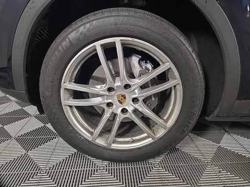 Used 2020 Porsche Cayenne AWD/4WD image 9