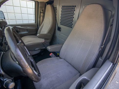 Used 2014 Chevrolet Express 2500 image 14