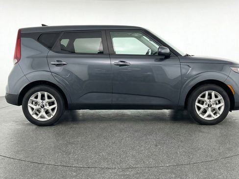 Used 2025 Kia Soul LX w/ LX Technology Package FWD image 11