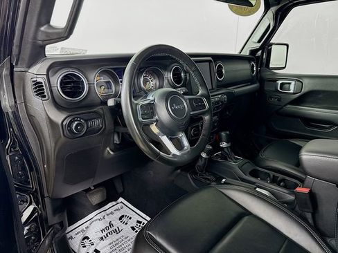 Used 2022 Jeep Wrangler Unlimited Sahara w/ LED Lighting Group AWD/4WD image 9