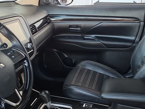 Used 2020 Mitsubishi Outlander SE image 24