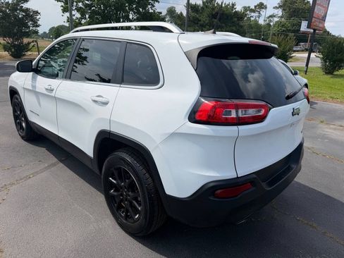 Used 2018 Jeep Cherokee Latitude Plus FWD image 7