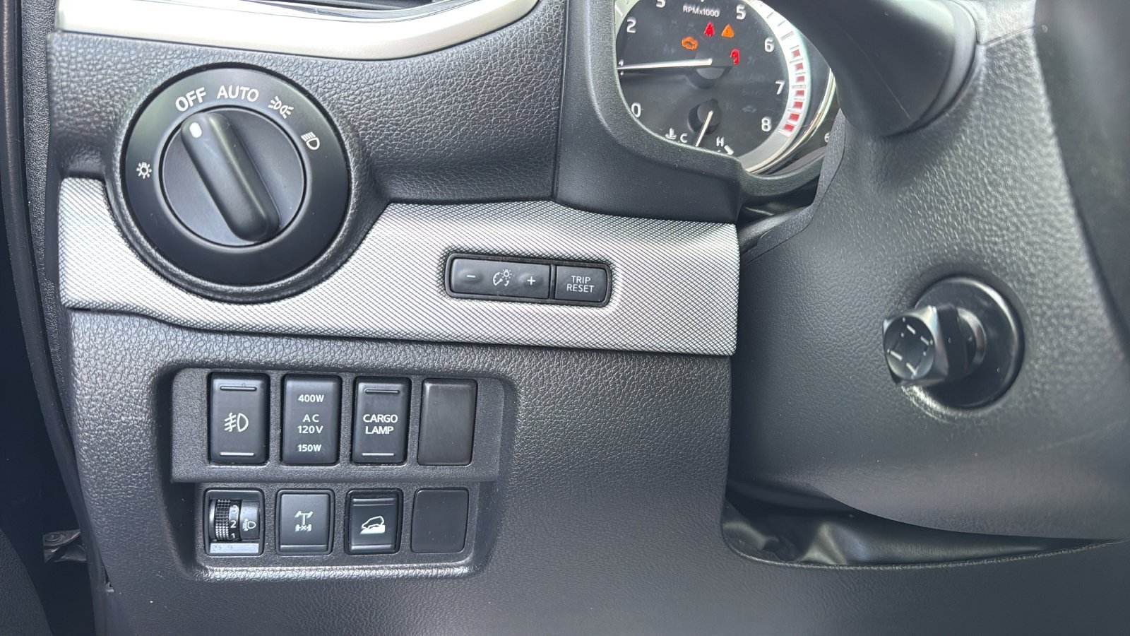 Used 2018 Nissan Titan PRO-4X w/ Pro-4x Convenience Package AWD/4WD image 15