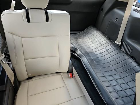 Used 2020 Ford Explorer Platinum AWD/4WD image 12