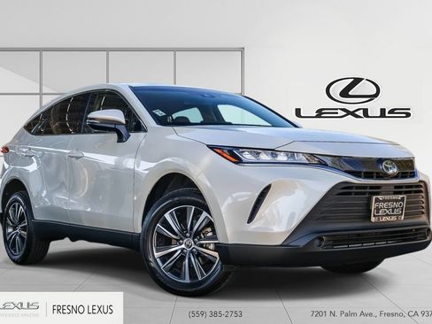 Used 2022 Toyota Venza LE image 1