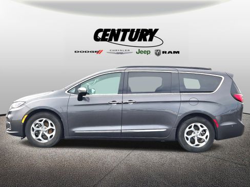 Used 2023 Chrysler Pacifica Limited FWD image 7