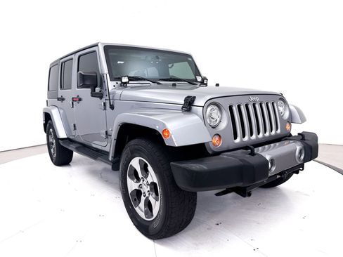 Used 2017 Jeep Wrangler Unlimited Sahara w/ Max Tow Package AWD/4WD image 9