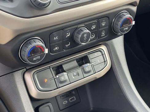 Used 2022 GMC Acadia Denali w/ Denali Ultimate Package image 35