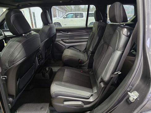 New 2025 Jeep Grand Cherokee L Laredo image 10
