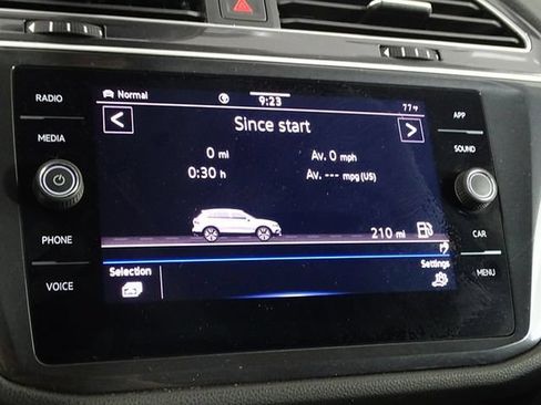 Used 2024 Volkswagen Tiguan SE AWD/4WD image 36