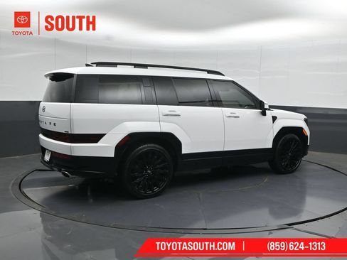 Used 2025 Hyundai Santa Fe Calligraphy AWD/4WD image 2