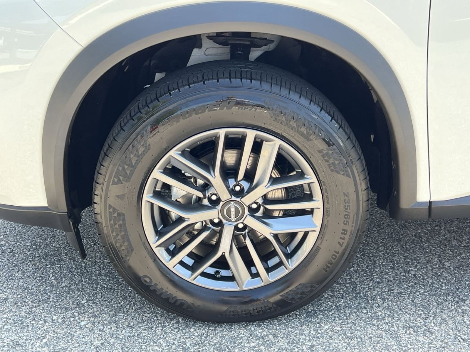 Used 2025 Nissan Rogue S AWD/4WD image 9