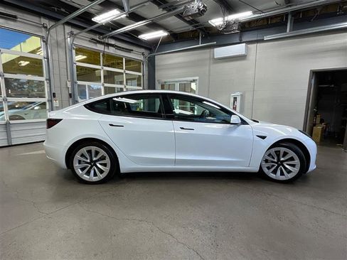 Used 2021 Tesla Model 3 Standard Range Plus image 6