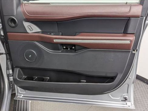 Used 2024 Ford Expedition Limited image 22