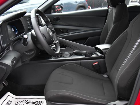 Used 2025 Hyundai Elantra Sport image 16