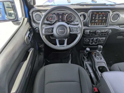 Used 2023 Jeep Wrangler Unlimited Sahara w/ LED Lighting Group AWD/4WD image 16