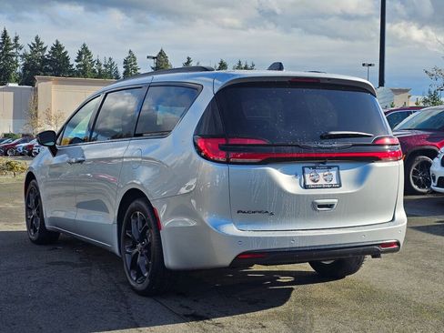 New 2026 Chrysler Pacifica Select image 6