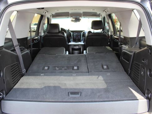 Used 2016 Cadillac Escalade Luxury image 16