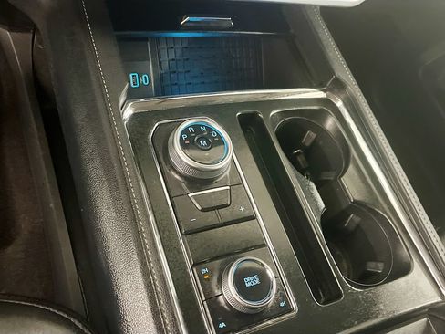 Used 2023 Ford Expedition XLT AWD/4WD image 17
