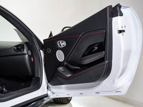 Used 2020 Aston Martin V8 Vantage Coupe image 19