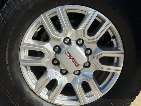 Used 2024 GMC Sierra 2500 SLE w/ SLE Value Package; AWD/4WD image 11