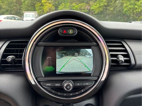 Used 2021 MINI Cooper 2-Door Hardtop FWD image 26