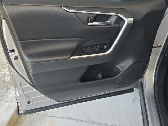 Used 2022 Toyota RAV4 XLE w/ Convenience Package FWD image 30