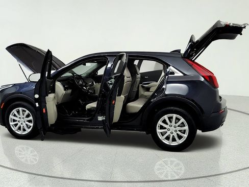 Certified 2023 Cadillac XT4 Luxury w/ Cold Weather Package FWD image 10