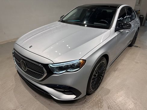 Used 2024 Mercedes-Benz E 350 4MATIC Sedan w/ Airmatic Package image 9