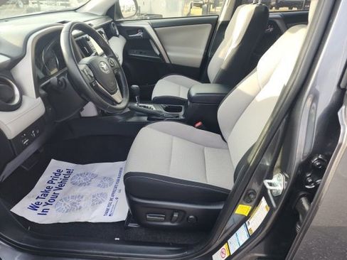 Used 2018 Toyota RAV4 AWD Hybrid image 16