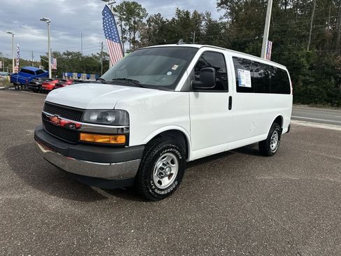 Used 2019 Chevrolet Express 3500 LT w/ LT Preferred Equipment Group image 12